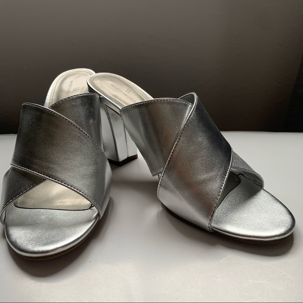 Worthington woman’s shoe size 10 silver open toe slip on